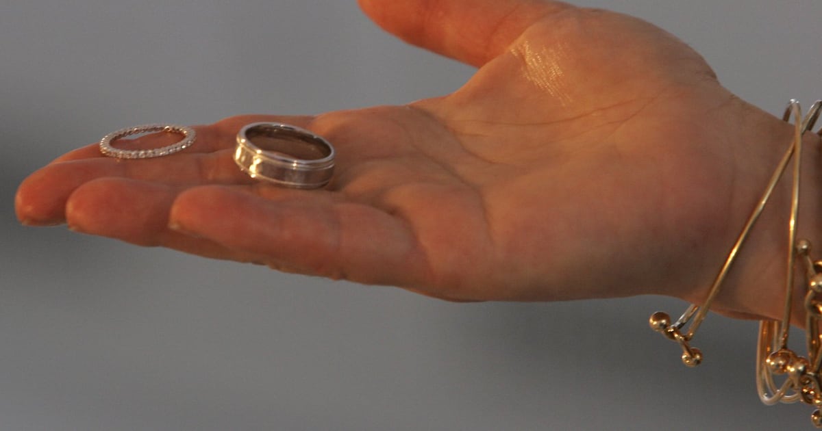 Unmarried people have a higher risk of cancer: study