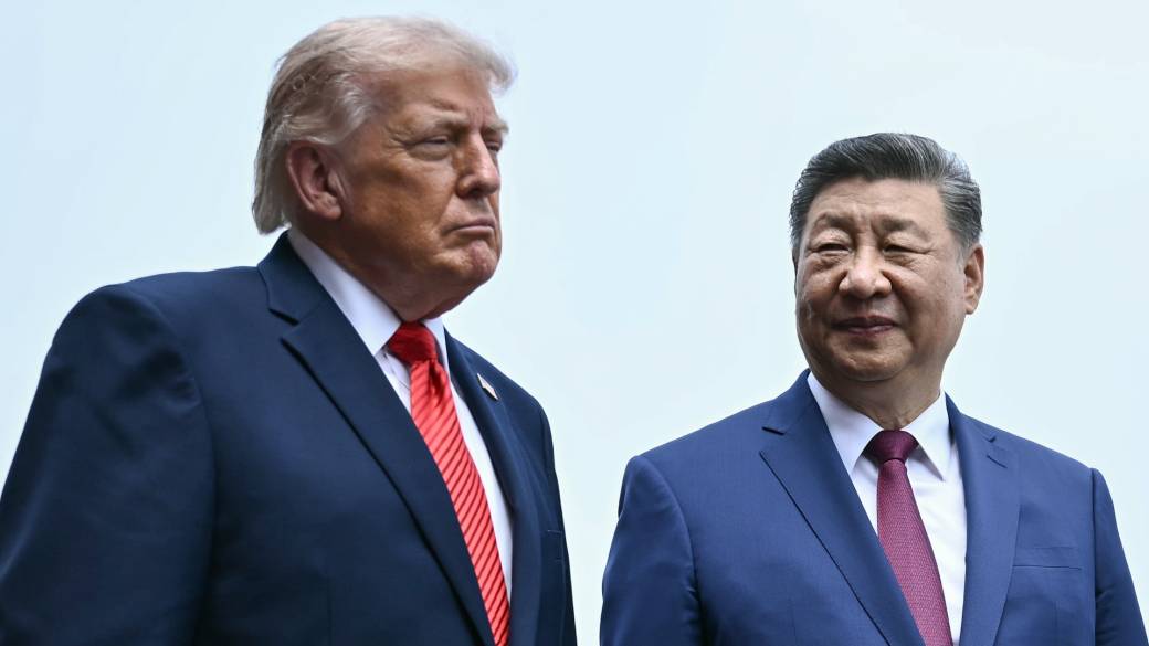 Click to play video: 'Trump ponders discontinuation of Taiwan arms sales after China trip'