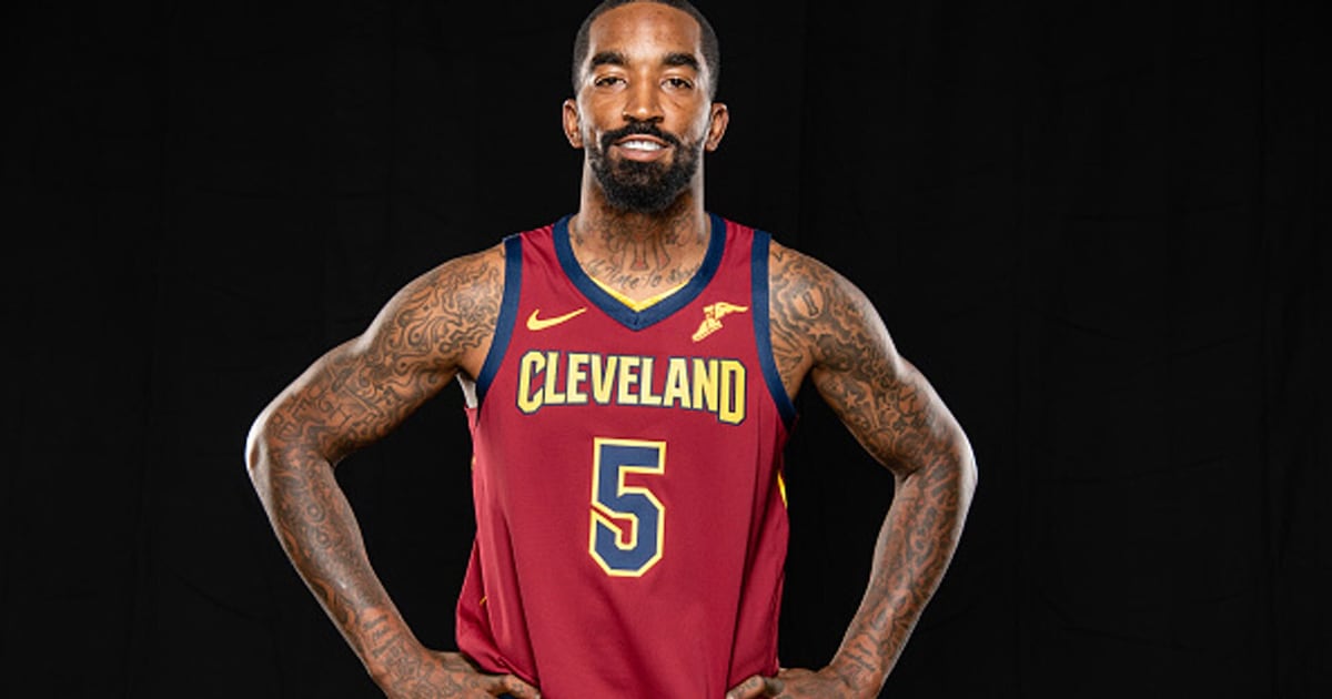 Two-time NBA champ J.R. Smith earns college degree at age 40