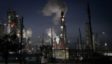 U.S. trade deficit widens in March on imports; petroleum exports rise