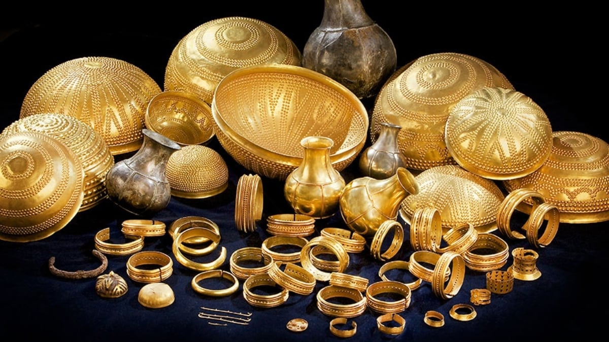 Strange Metal From Beyond Our World Spotted in an Ancient Treasure Stash : ScienceAlert