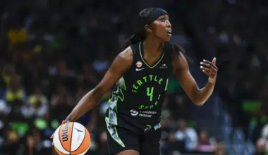 Storm's Flau'Jae Johnson shines, hits Brittney Griner with 'too small' in breakout game image