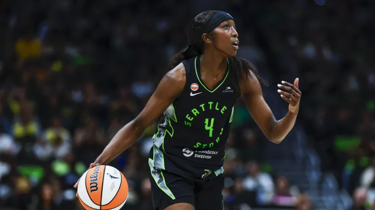Storm's Flau'Jae Johnson shines, hits Brittney Griner with 'too small' in breakout game image