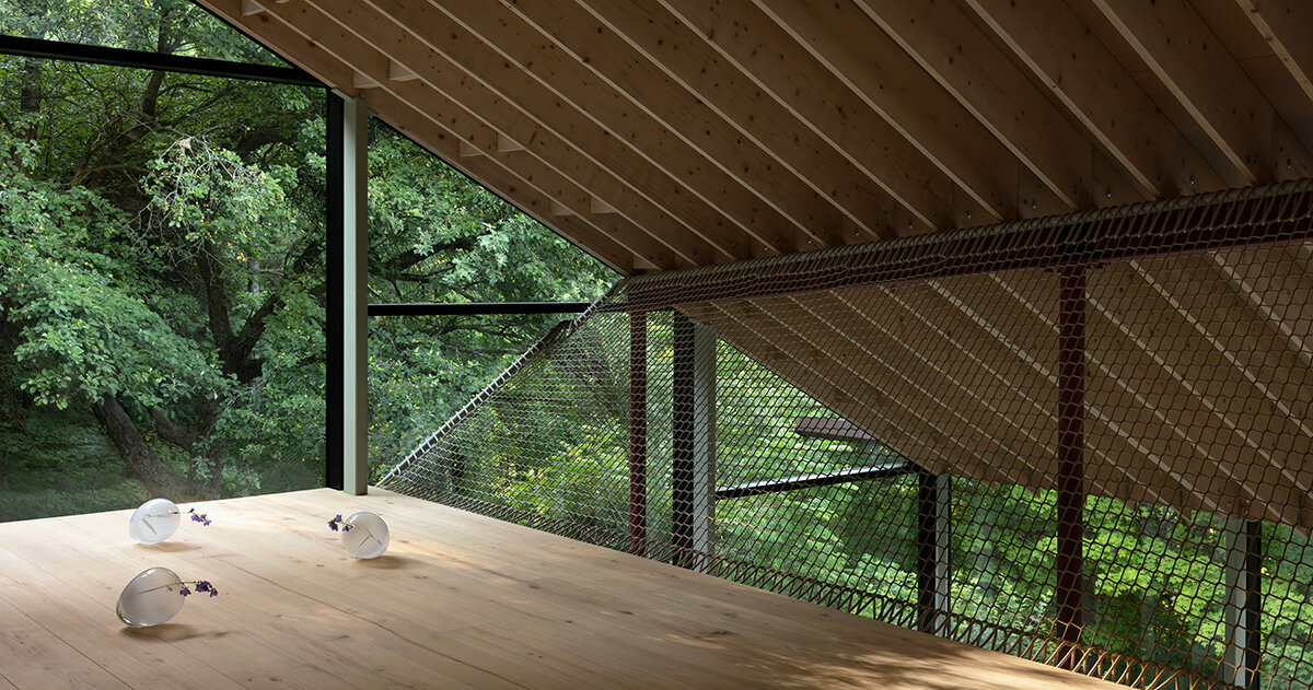 UUfie’s belfountain house traces a slope through a canadian forest