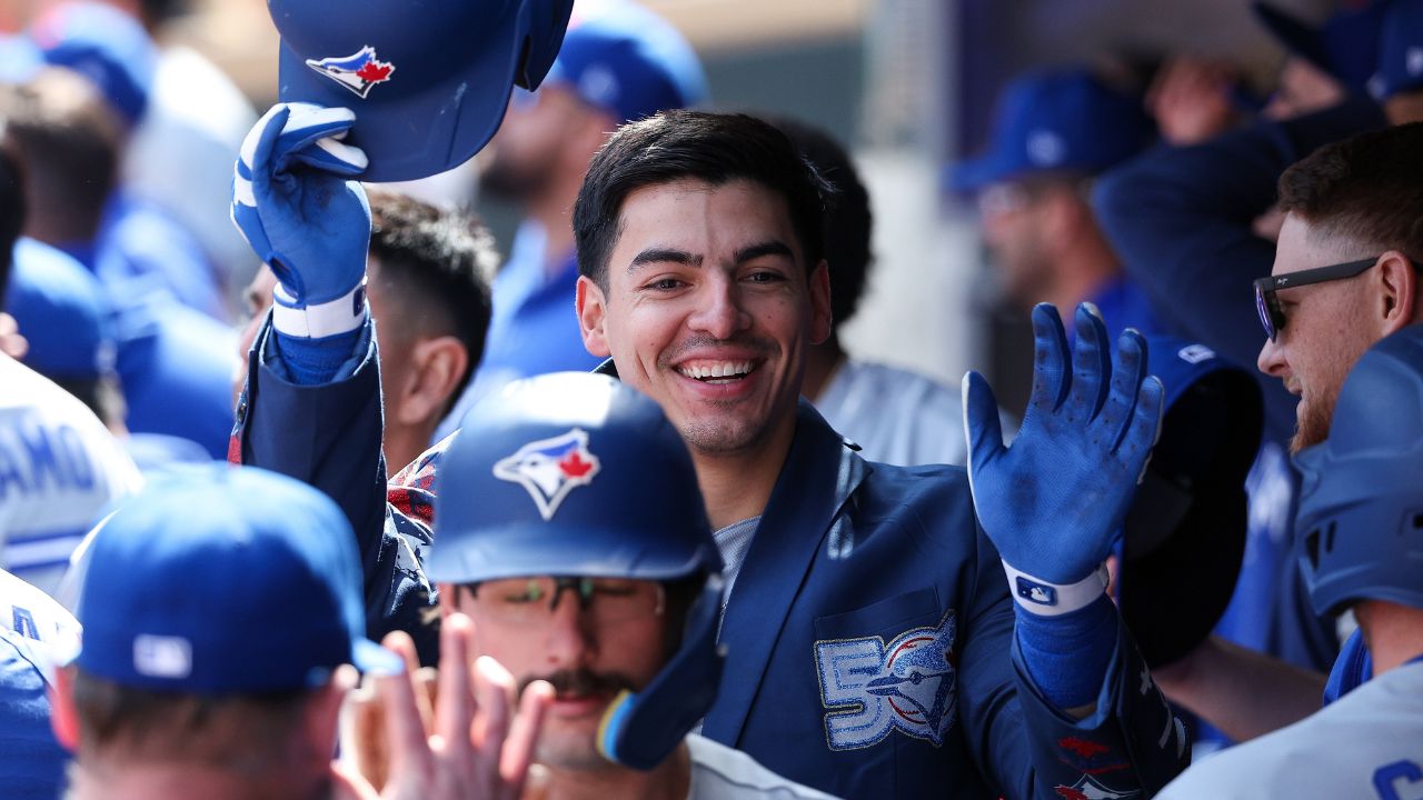 Blue Jays’ eighth-inning outburst backs Cease in rout of Twins