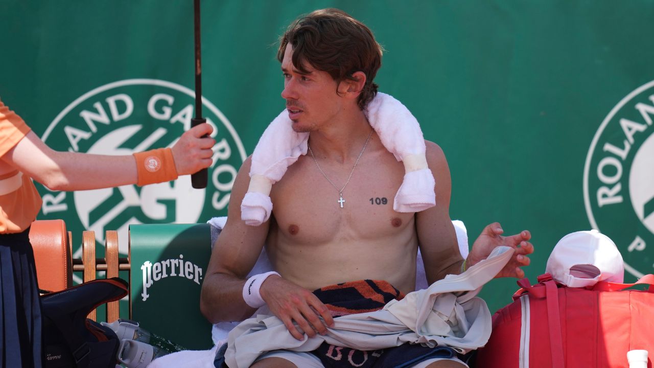 Heat wave at French Open impacts clay courts, sends fans to sprinklers