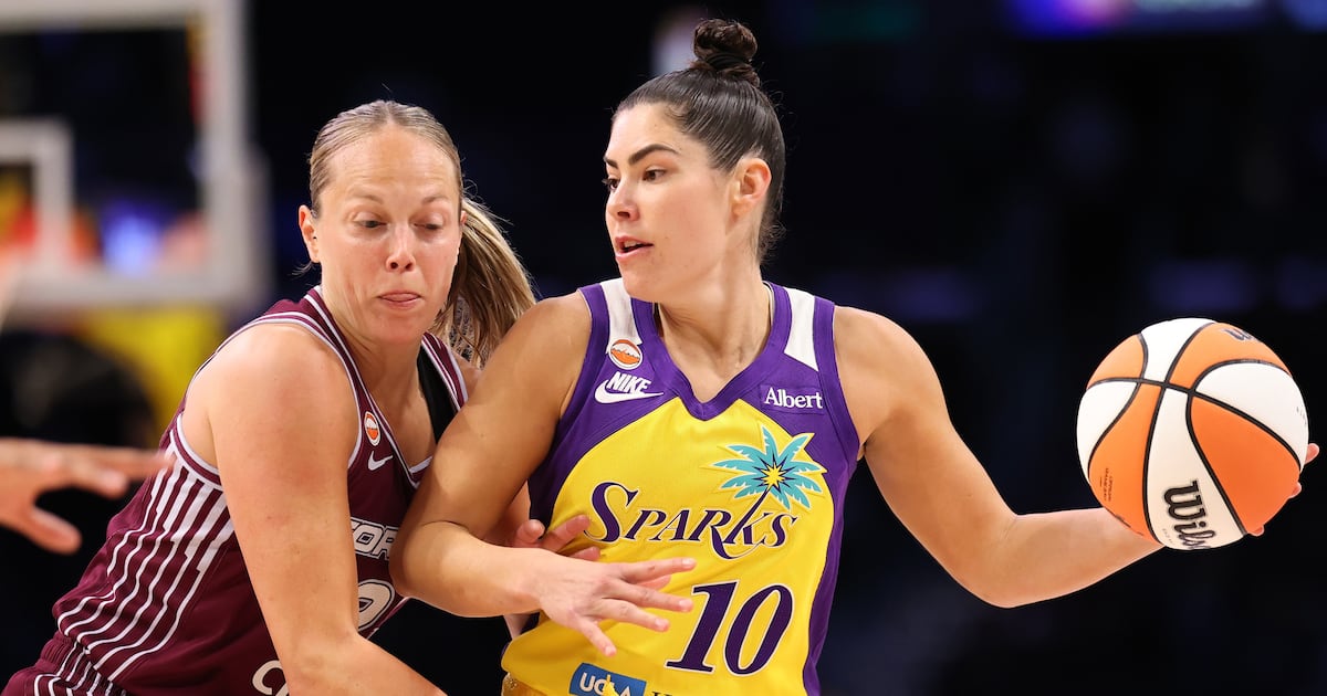WNBA's top scorer Kelsey Plum hurts ankle, out at least 1 week