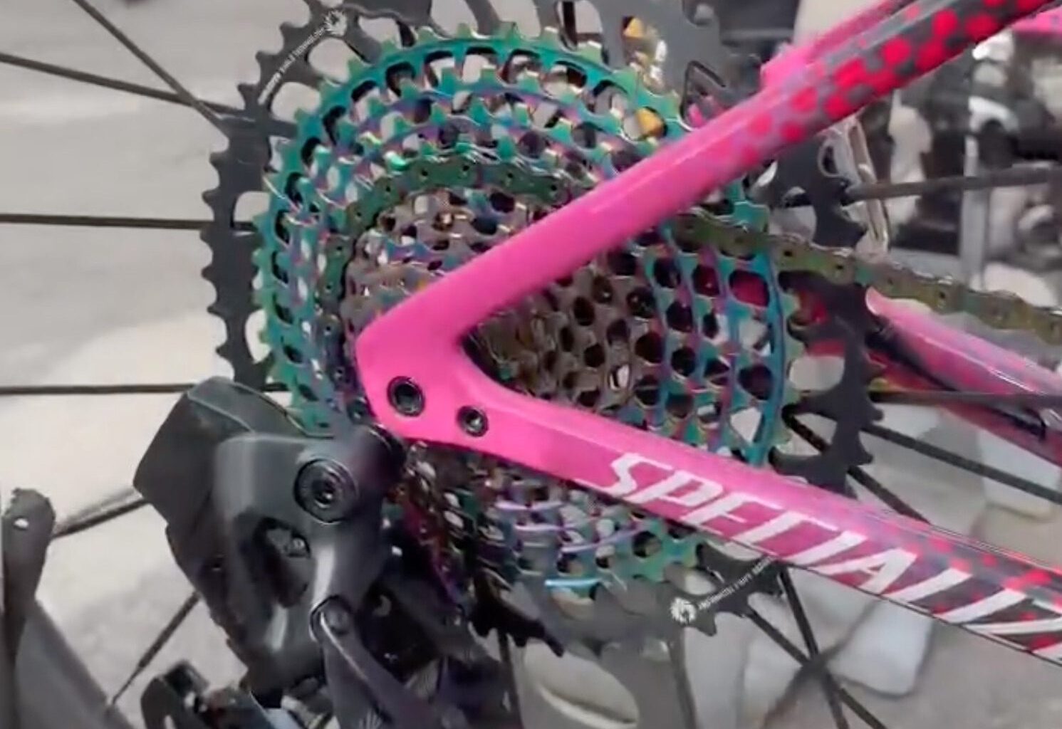 Anna van der Breggen ran a wild road/mtb 1x for Vuelta's acent of Angliru