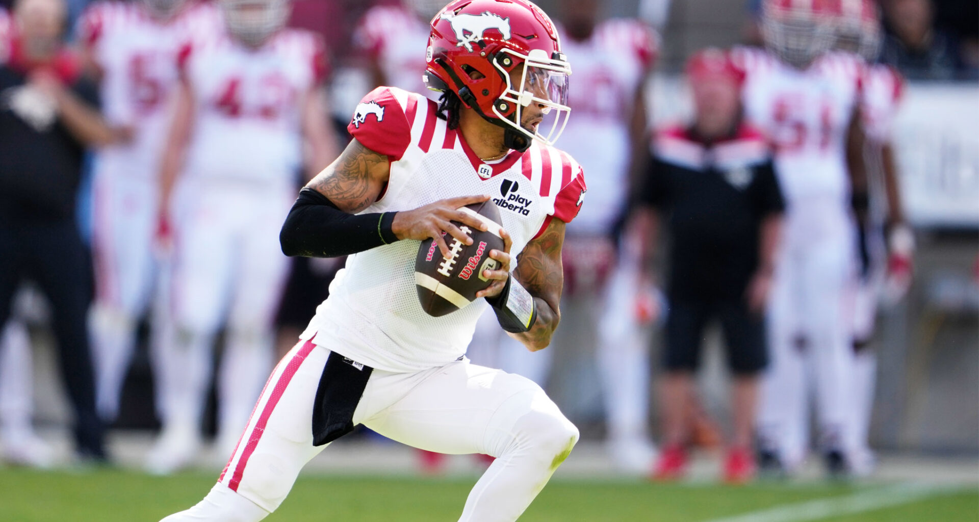 Stampeders extend quarterback Vernon Adams Jr. through 2028