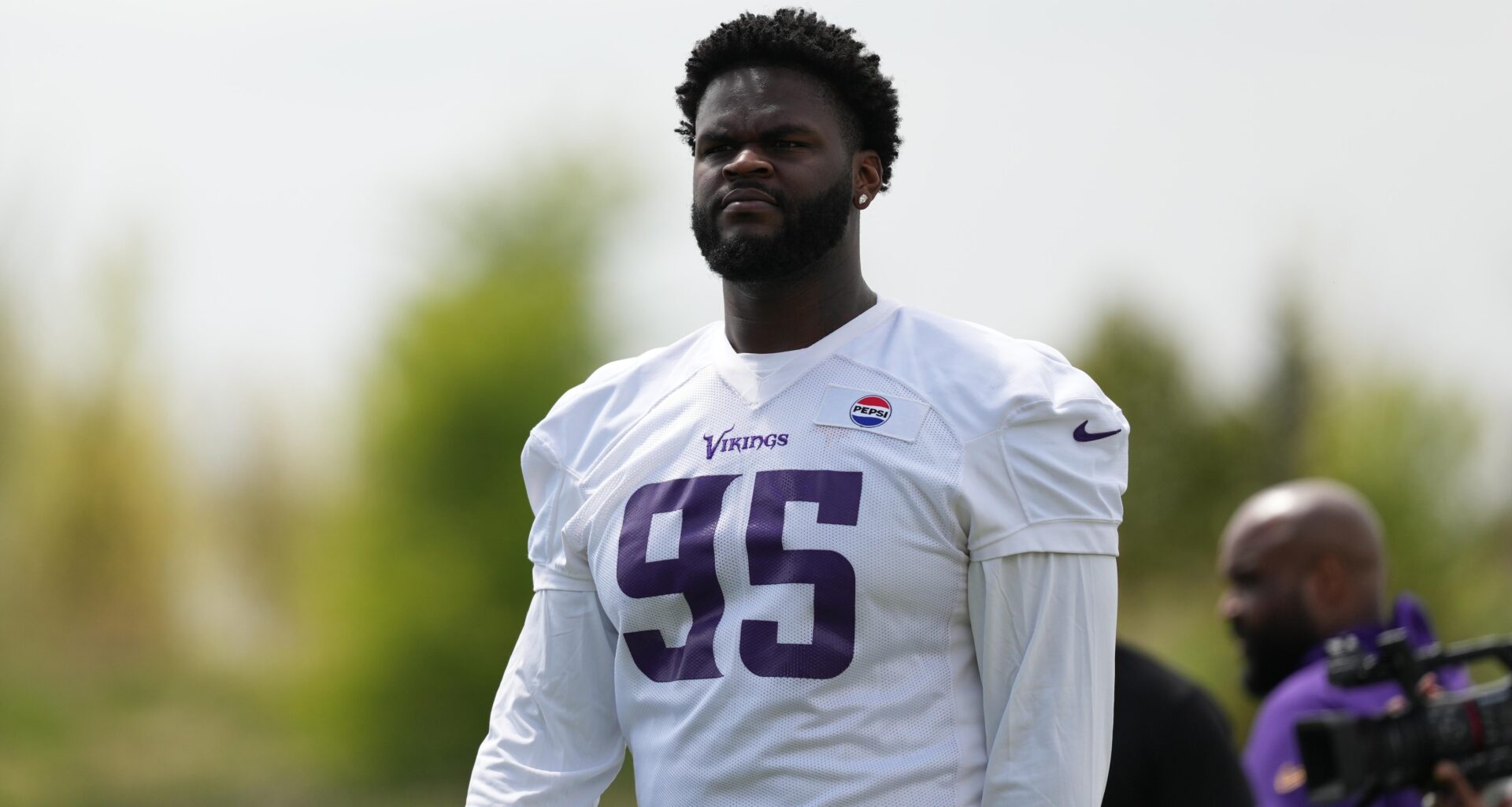 Vikings' Caleb Banks Gets Diamond 'Bank Vault' Chain After NFL Draft, New Video Shows