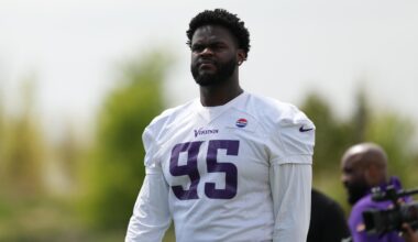 Vikings' Caleb Banks Gets Diamond 'Bank Vault' Chain After NFL Draft, New Video Shows
