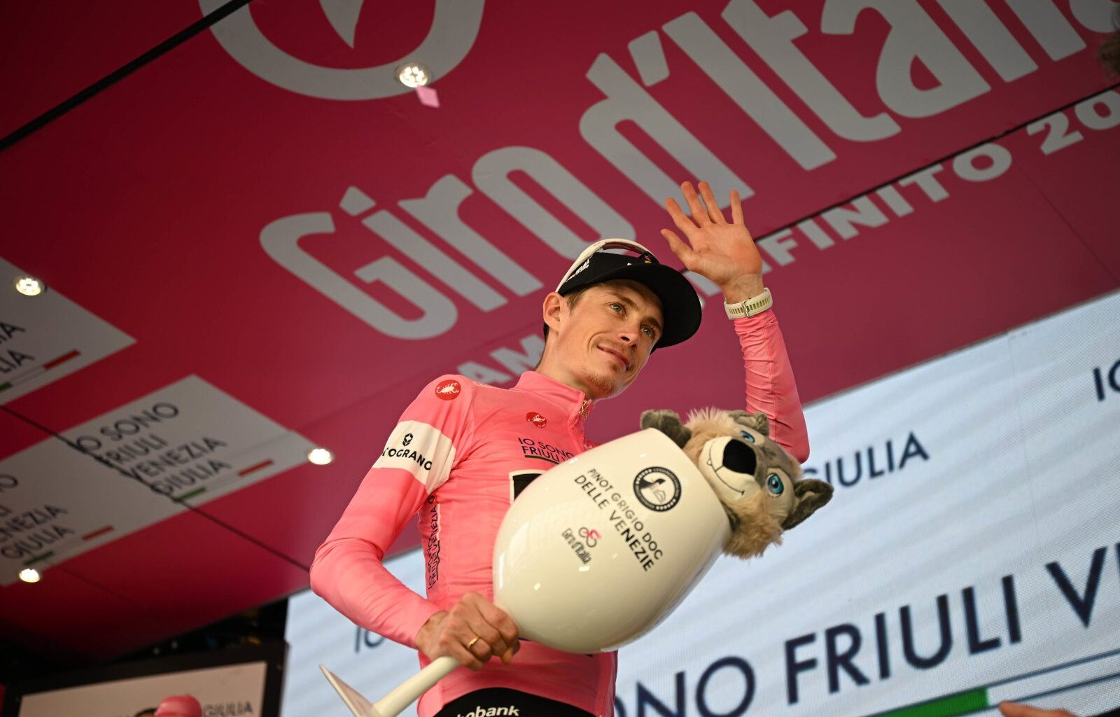 Giro boss pushes back after Vingegaard safety complaints in Milan