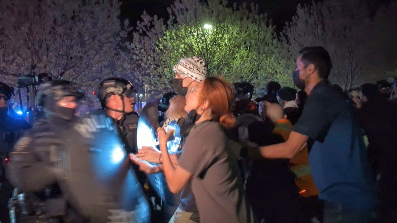 Click to play video: 'Use of force to remove pro-Palestinian encampment at U of C scrutinized'