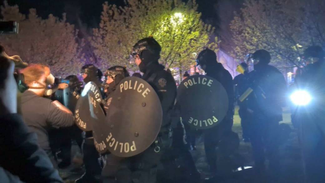 Click to play video: 'Calgary police remove pro-Palestinian encampment on University of Calgary'