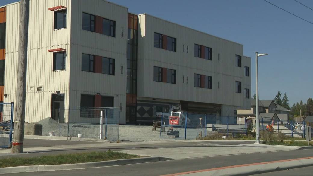 Click to play video: 'Surrey school district reports first drop in enrolment in 20 years'