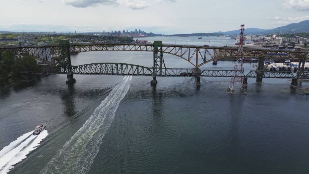 Click to play video: 'B.C. government supports dredging Burrard Inlet to increase TMX tanker capacity'