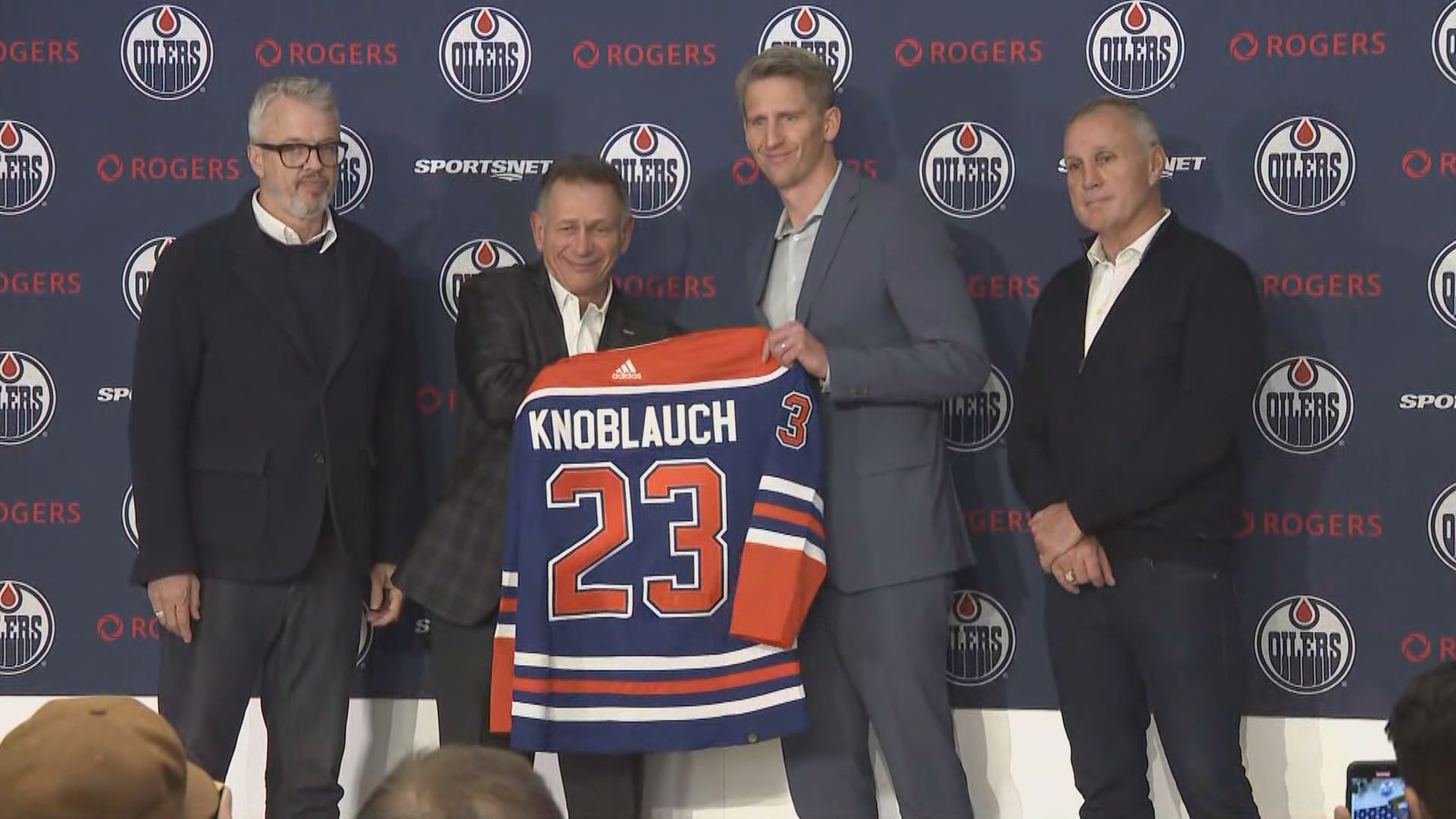 Click to play video: 'Edmonton Oilers fire head coach Jay Woodcroft, hire Kris Knoblauch as woes continue'