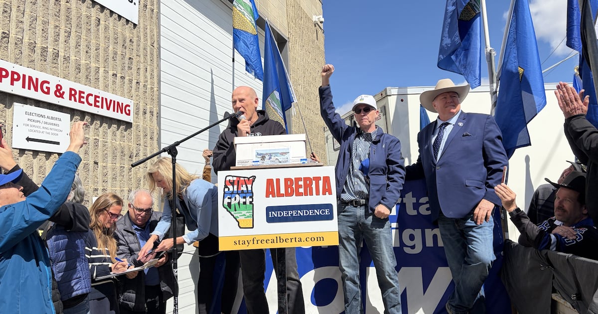 Alberta separatists submit thousands of signatures on referendum petition - CTV News