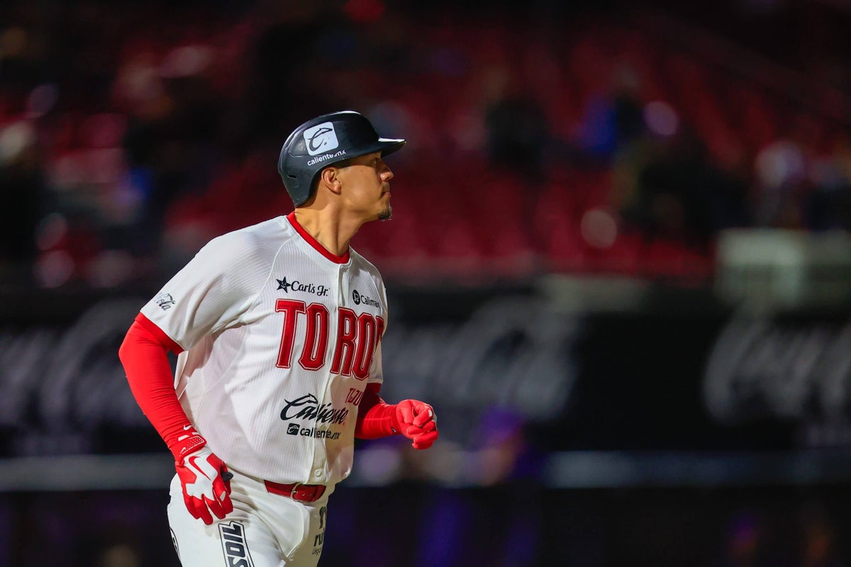 A year ago, he hit 3 homers in a game. Now MLB finds Wilmer Flores’ skill set obsolete