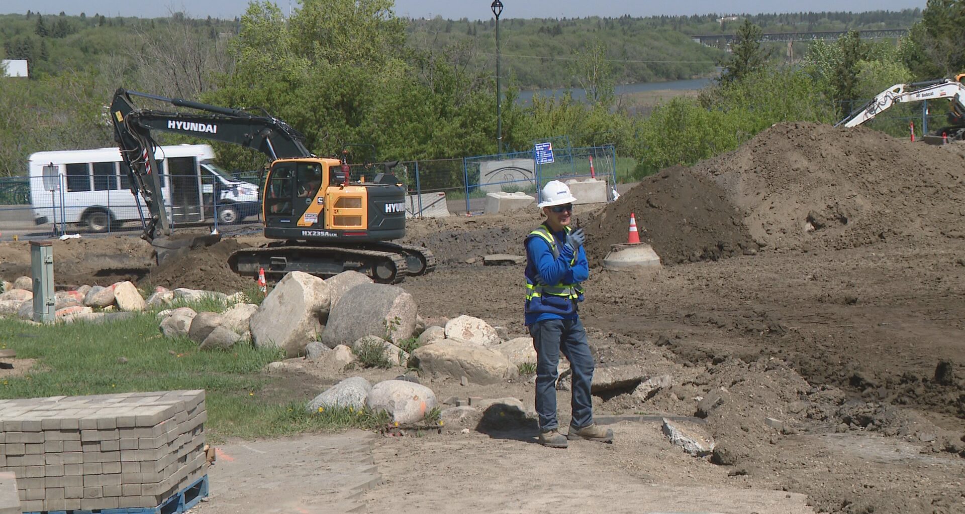 ‘It’s incredibly hot’: Saskatchewan workers seek reprieve from heat wave