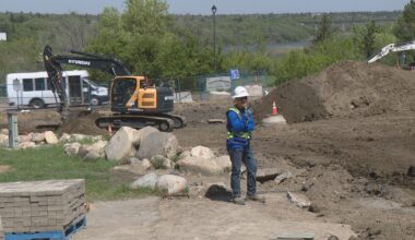 ‘It’s incredibly hot’: Saskatchewan workers seek reprieve from heat wave