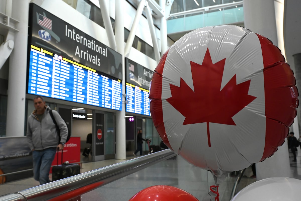 How selling off Canada’s airports could build tens of billions of dollars of public transit