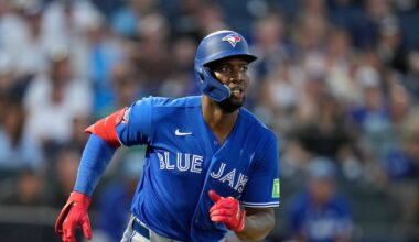 Blue Jays OF Jesus Sánchez leaves game with apparent injury after failing to catch fly ball