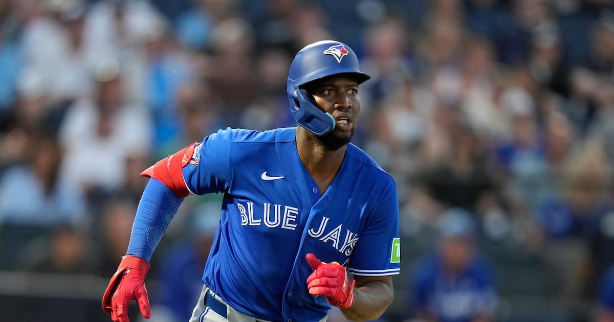 Blue Jays OF Jesus Sánchez leaves game with apparent injury after failing to catch fly ball