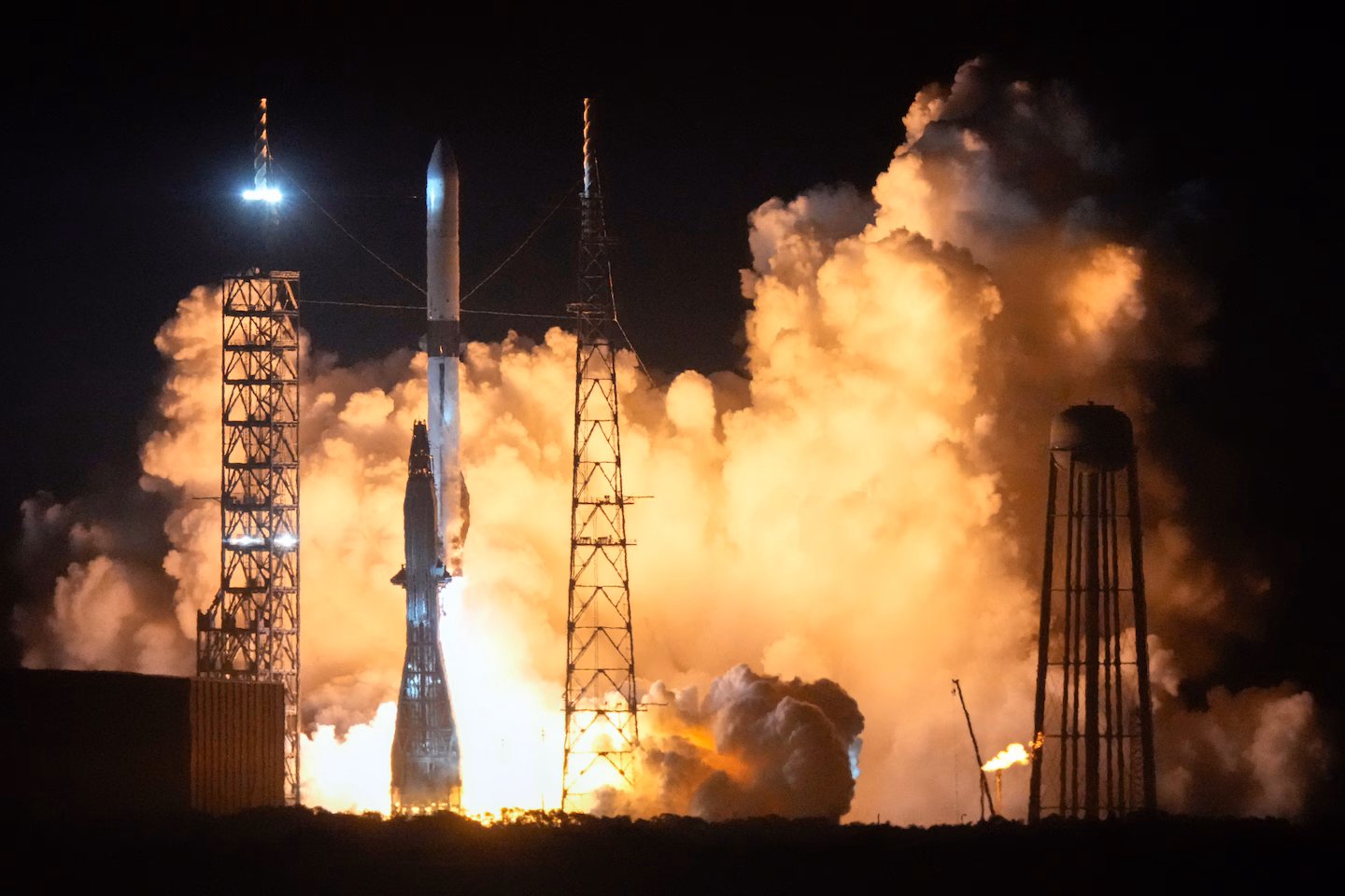 Blue Origin rocket explodes ahead of satellite launch - The Washington Post