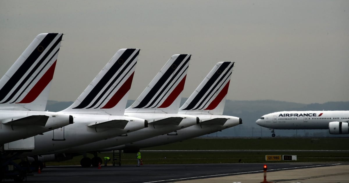 Ebola virus: Flight diverted to Montreal due to U.S. restrictions
