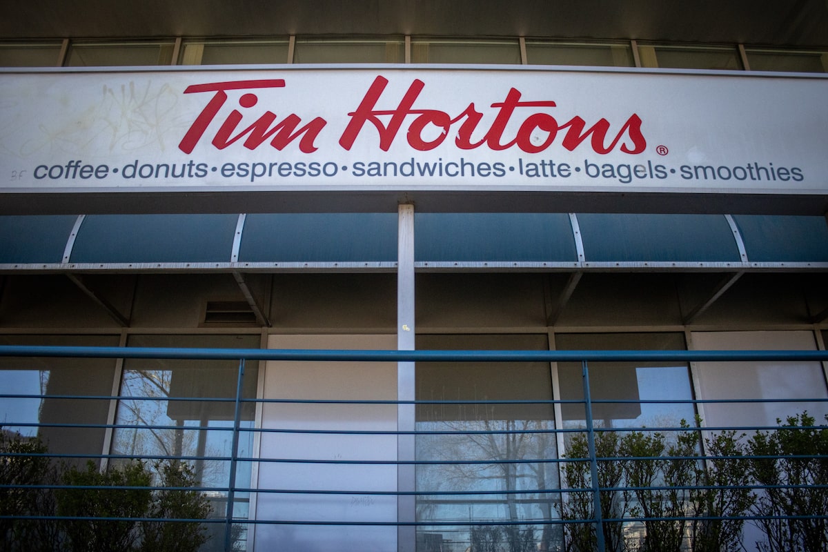 Tim Hortons to dial back use of Temporary Foreign Worker program, aims to hire 10,000 locally