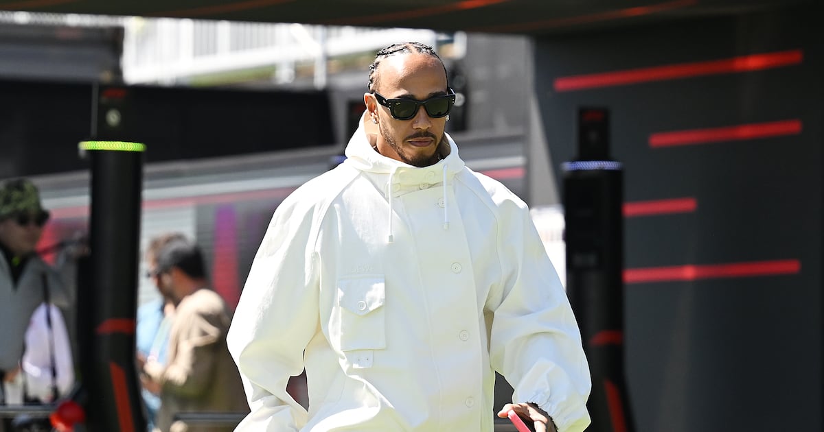 Lewis Hamilton says he's staying in F1 despite people 'trying to retire me'