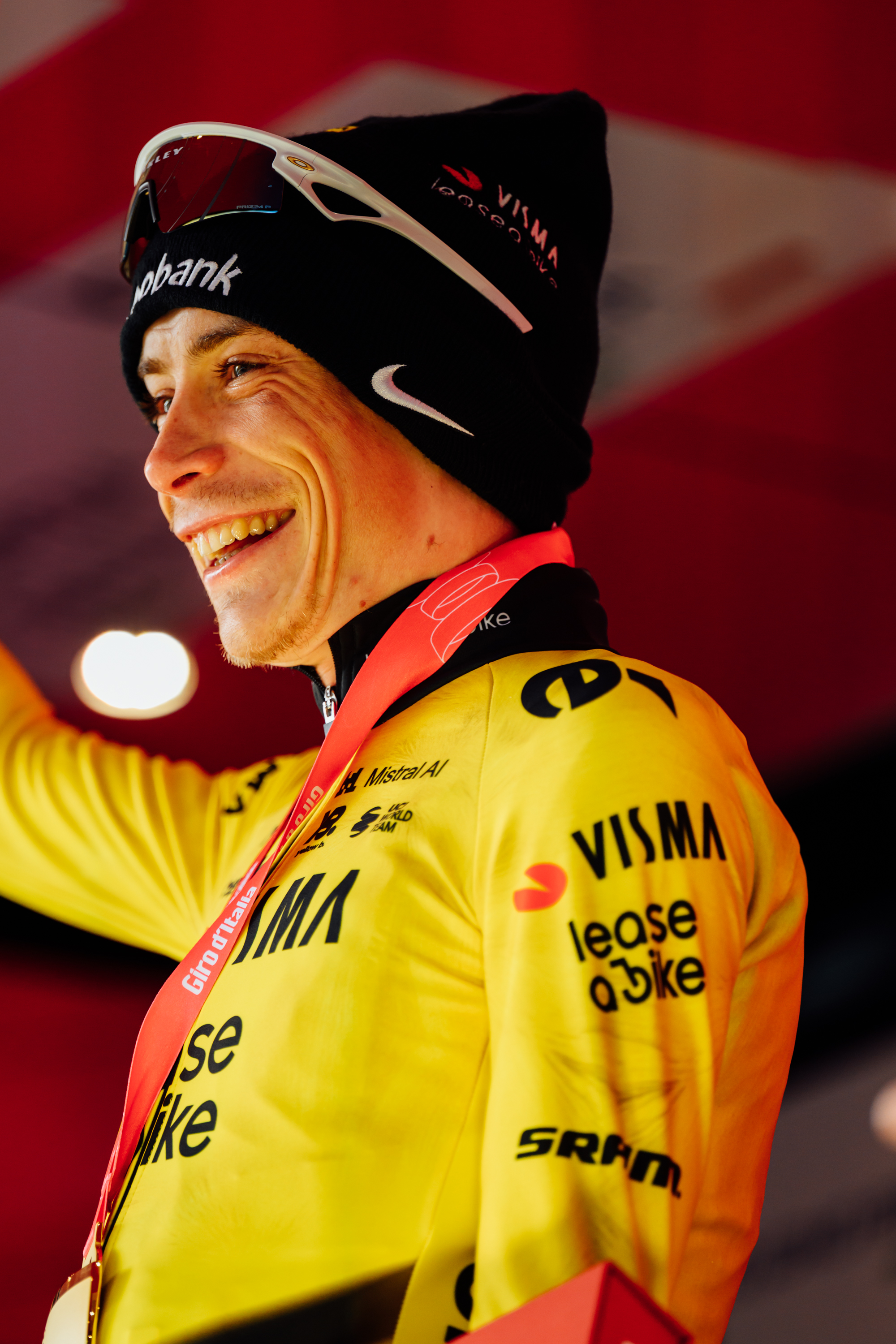Jonas Vingegaard smiles on the podium. Images from 2026 Giro d'Italia stage 7 to Blockhaus