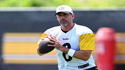 <p>Aaron Rodgers signs a 1-year Steelers deal (Imagn Images)</p> Aaron Rodgers’ Steelers return puts NFL legend among oldest quarterbacks ever chasing another Super Bowl run