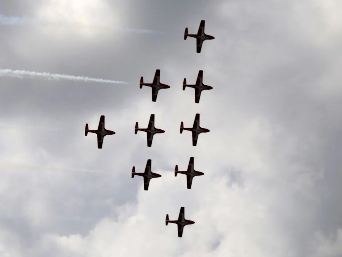 Will Canada buy new aircraft for the Snowbirds?