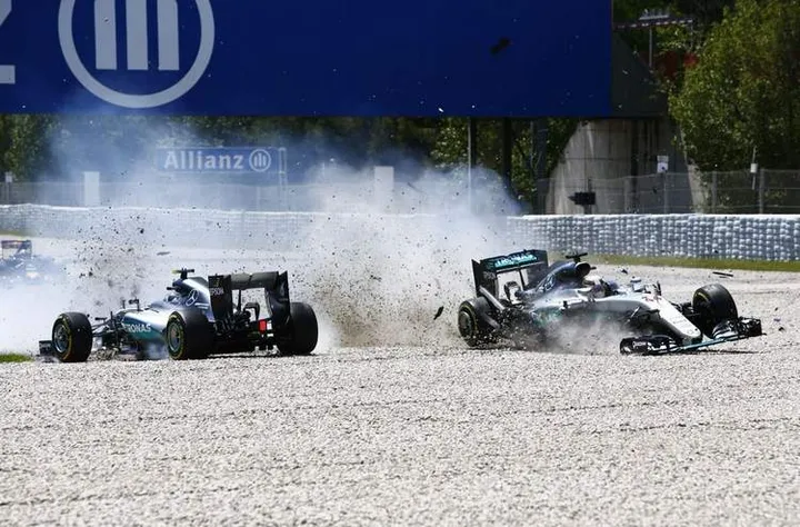 acidente rosberg e hamilton