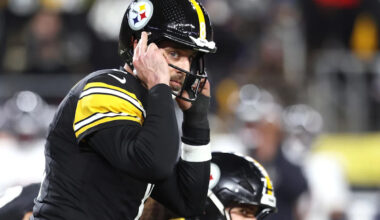 Aaron Rodgers climbs list of oldest QBs in NFL history with Steelers return