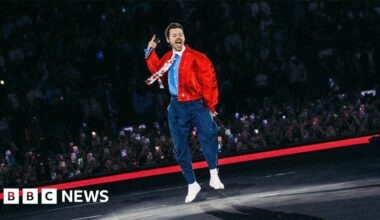 Harry Styles tour to review staging after fan complaints - BBC