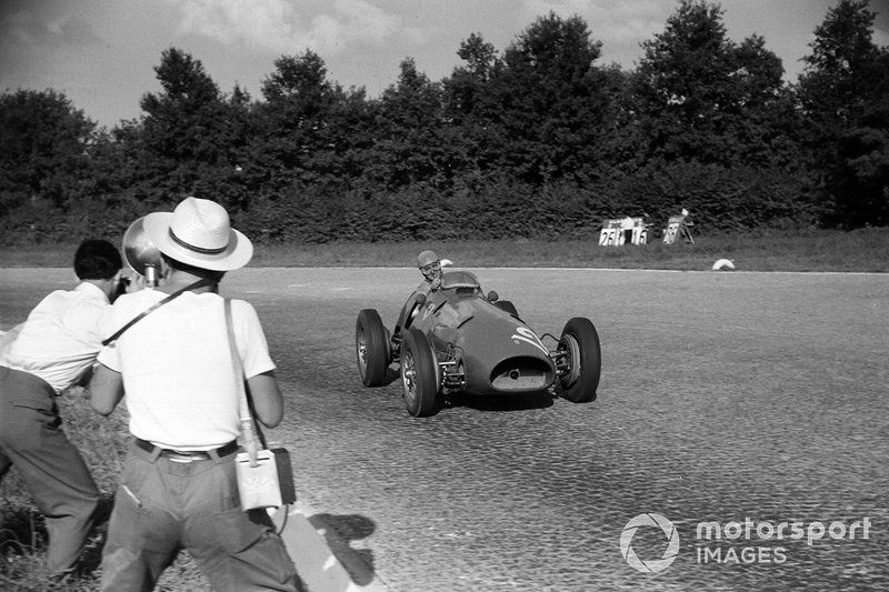 Excluding the anomalous Indianapolis 500s that counted for points, Ascari went undefeated in F1 for more than a year