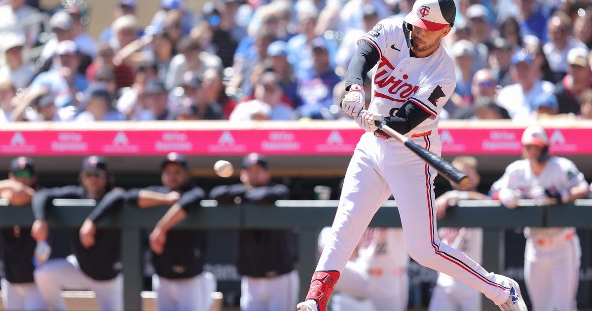 Twins hold on to beat Blue Jays 4-3 after Ryan leaves with elbow soreness