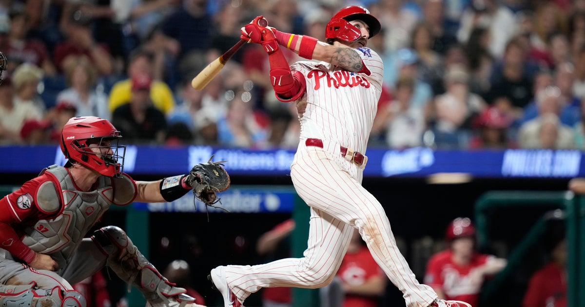 Bryson Stott's 2-run HR in the 8th inning lifts Philadelphia Phillies past Cincinnati Reds