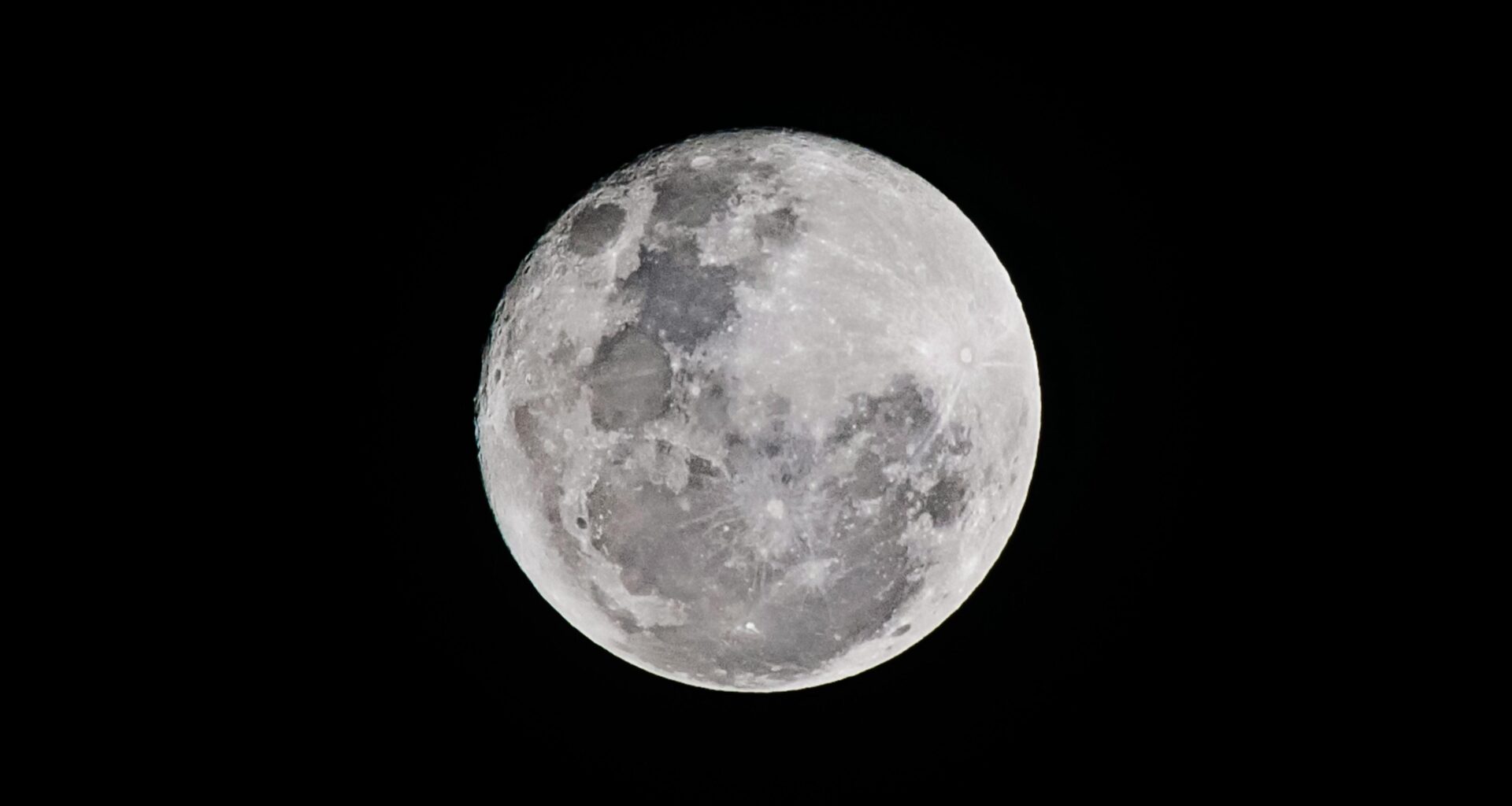 Cochrane skywatchers could catch rare blue moon this weekend