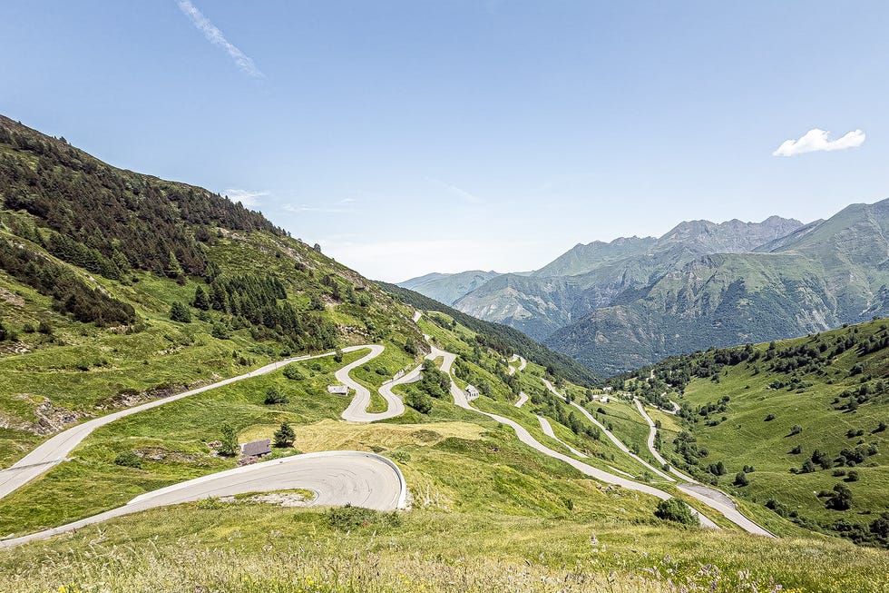 scenic view of Luz Ardiden mountain landscape
