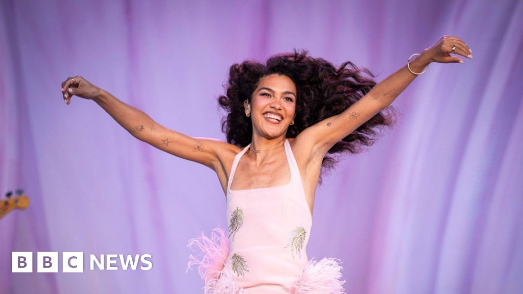 Olivia Dean brings the curtain down on Radio 1's Big Weekend with 'magic' set - BBC