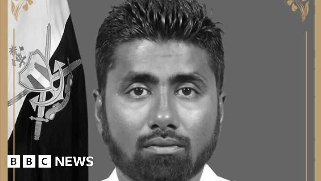 Rescue diver dies during search for bodies of Italians who drowned in Maldives caves - BBC
