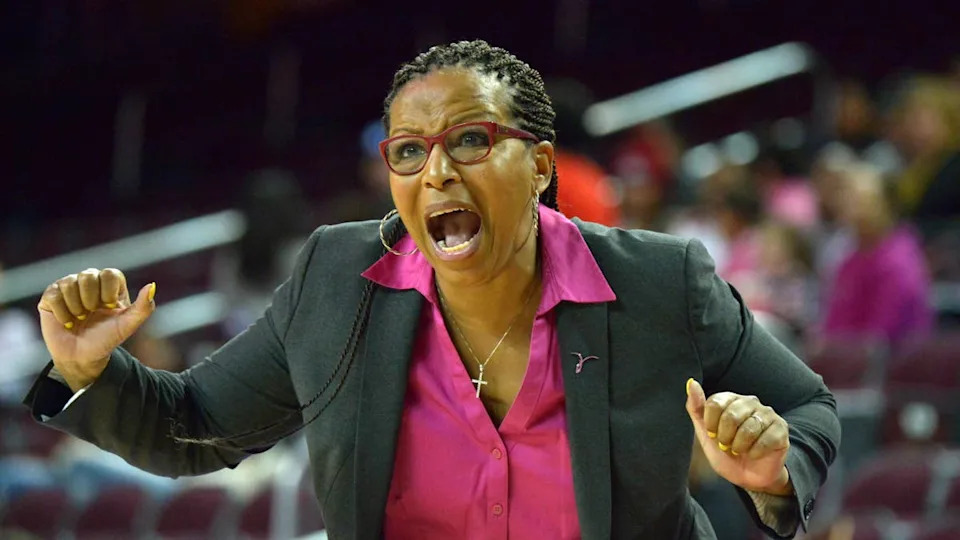 Cynthia Cooper-Dyke reacts on a call while coaching the Southern California Trojans in 2015Kirby Lee-Imagn Images