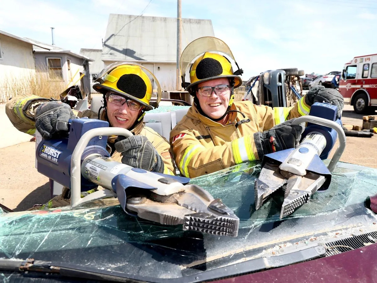 Calgary city councillors undergo firefighter training exercises