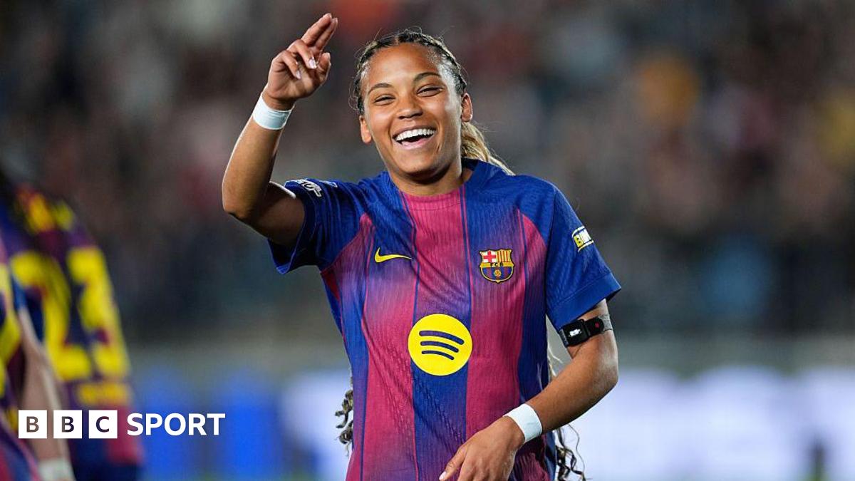 Vicky Lopez celebrates scoring for Barcelona