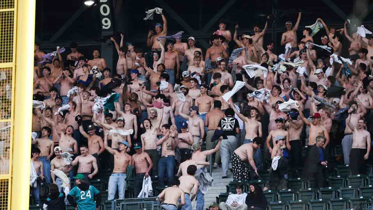 Shirtless fans star at MLB stadiums as 'Tarps Off' trend sweeps baseball world