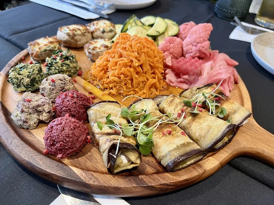 Garden platter at Yan’s Restaurant in the ByWard Market.